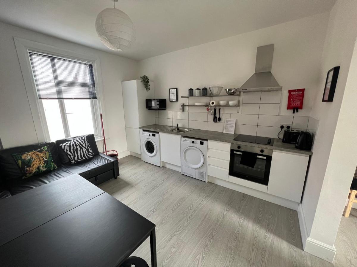 Safari Apartment, Free Parking, 10Min Walk To Blackpool Tower, Sleeps 12 Eksteriør bilde